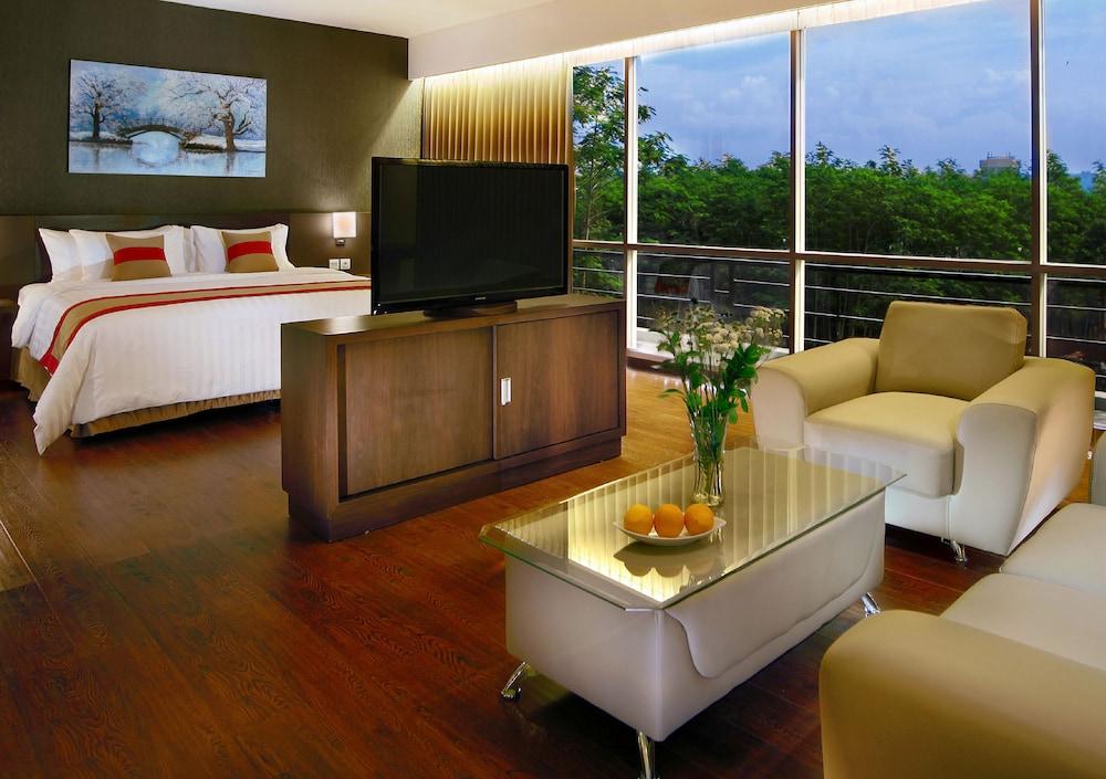 Aston Jember Hotel & Conference Center Jembel Exterior foto